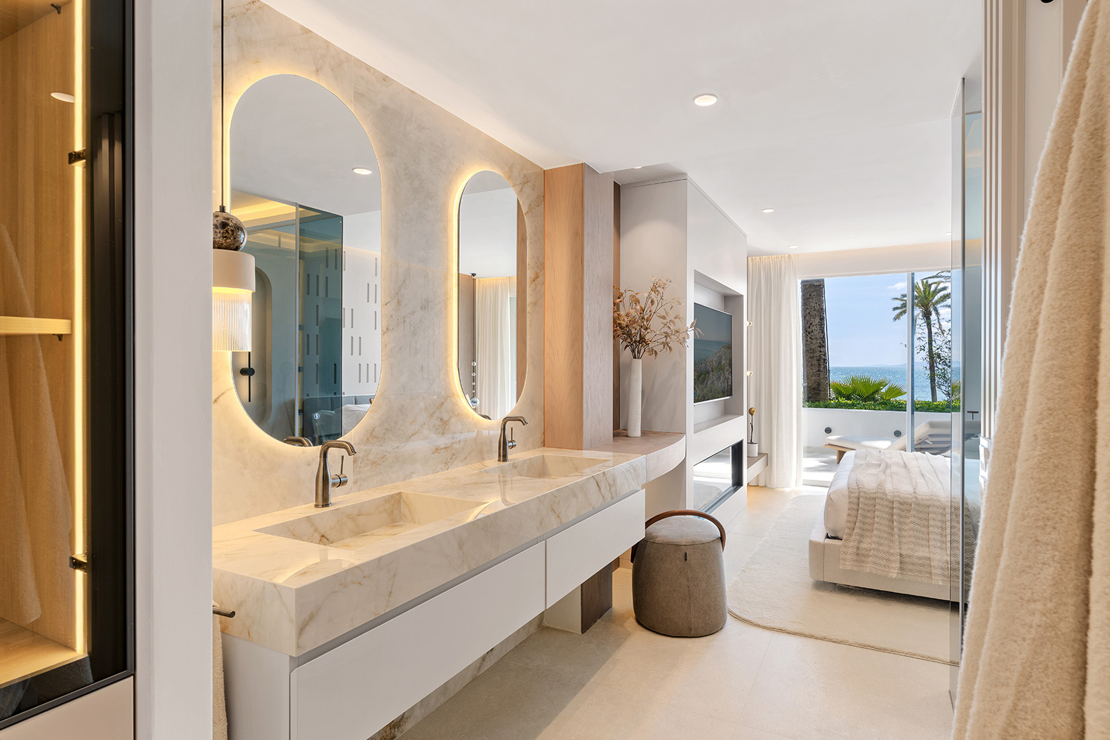 Exclusivo Apartamento de Lujo en Primera Línea de Playa, Estepona