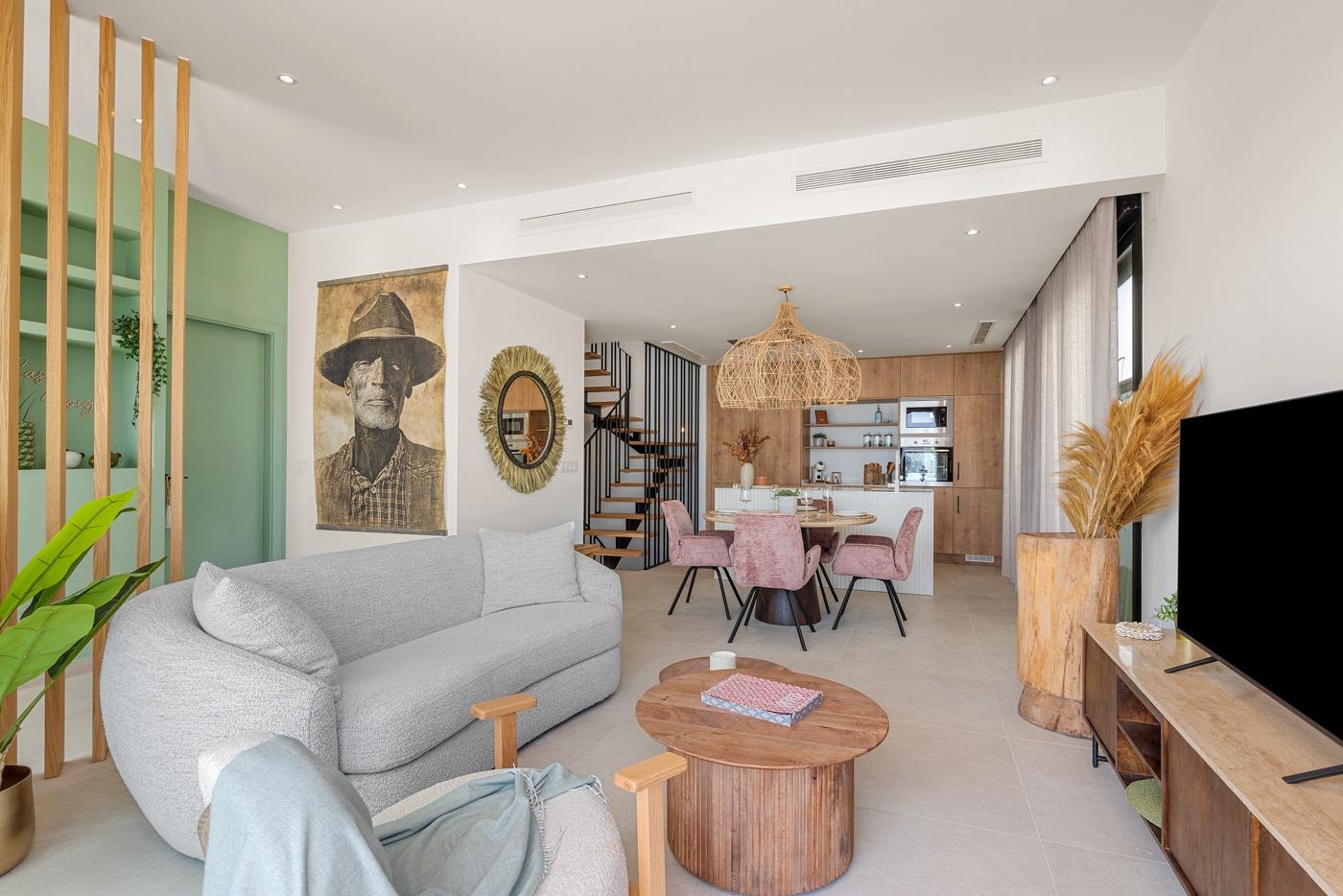 Estrena Adosado en Dolores: Sol y Calidad de Vida, Estrena villa adosada de 3 dorm. en Dolores, Alicante. Vive la Costa Blanca Sur: playas, golf y aeropuerto cerca. Tu hogar moderno y confortable te espera.