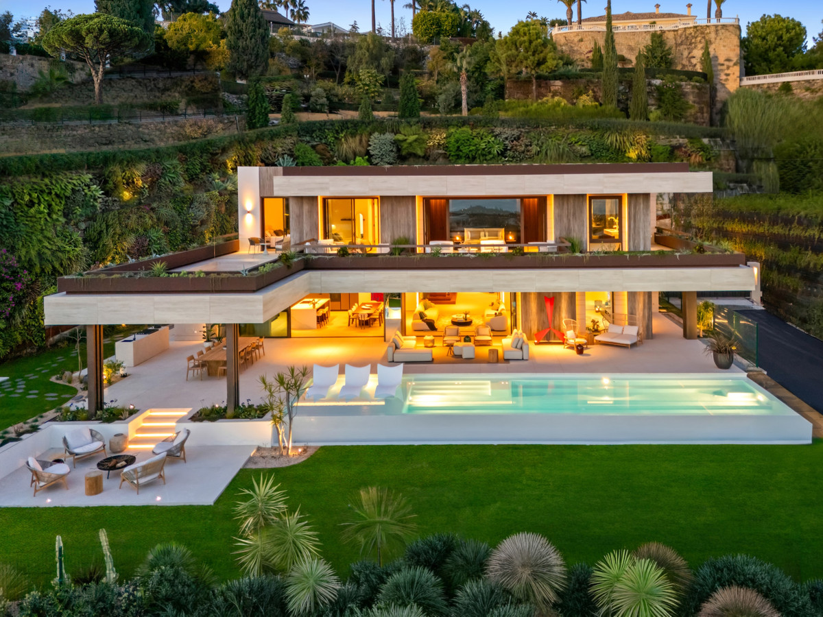 Villa de Lujo en Benahavís: Vistas y Exclusividad, Villa de lujo en Benahavís, La Quinta. Vistas panorámicas al mar y montaña. Diseño exclusivo, 5 dorm, piscina privada. Seguridad 24h. Cerca de Puerto Banús. Viv