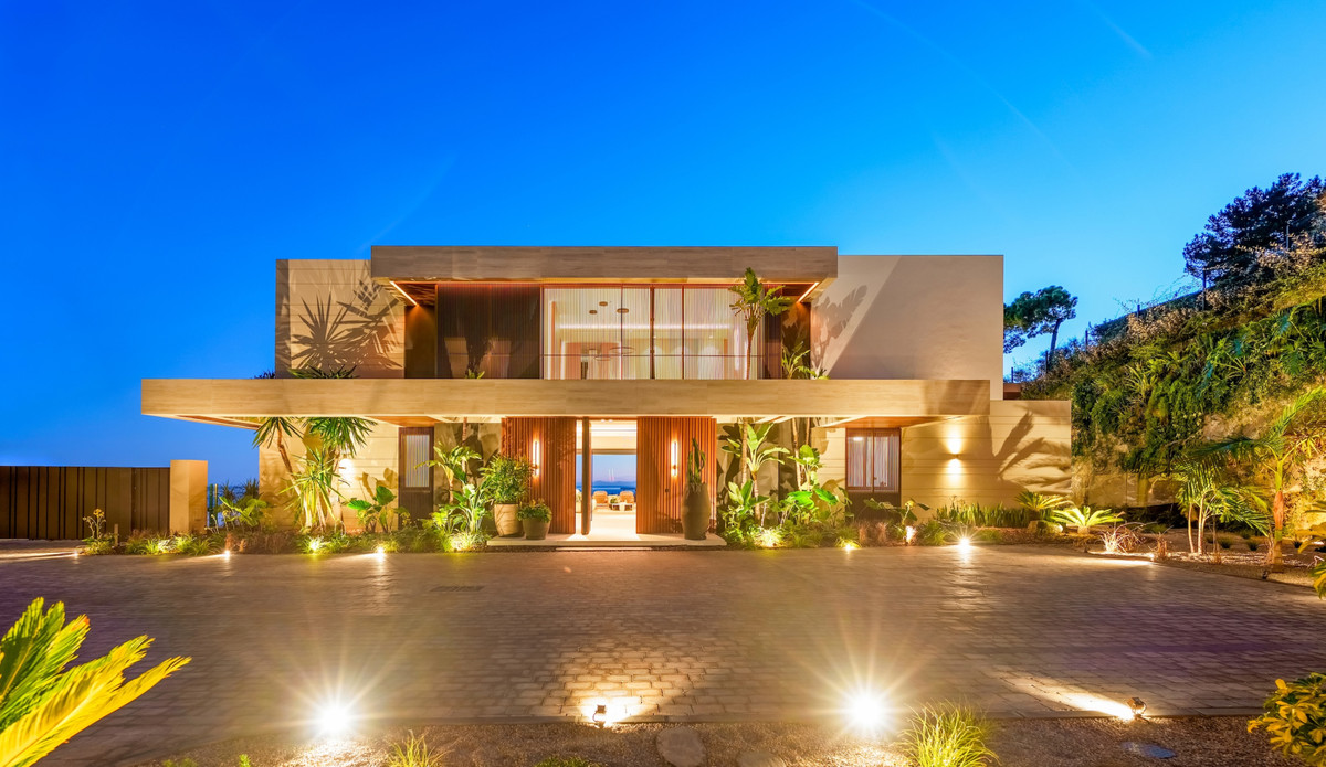 Villa de Lujo en Benahavís: Vistas y Exclusividad, Villa de lujo en Benahavís, La Quinta. Vistas panorámicas al mar y montaña. Diseño exclusivo, 5 dorm, piscina privada. Seguridad 24h. Cerca de Puerto Banús. Viv