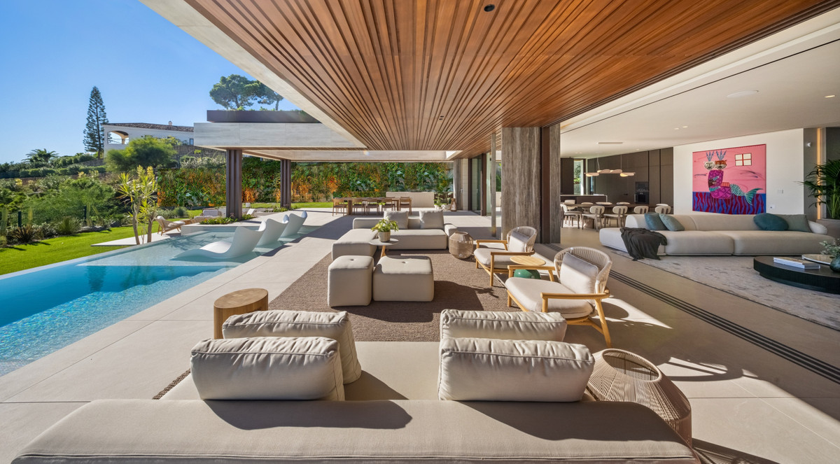 Villa de Lujo en Benahavís: Vistas y Exclusividad, Villa de lujo en Benahavís, La Quinta. Vistas panorámicas al mar y montaña. Diseño exclusivo, 5 dorm, piscina privada. Seguridad 24h. Cerca de Puerto Banús. Viv