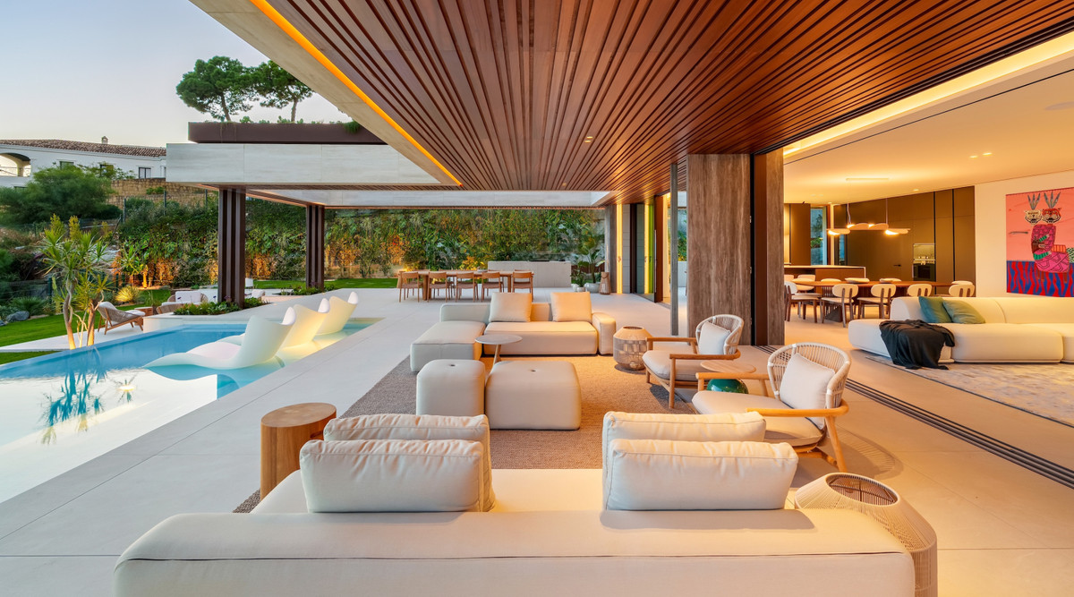 Villa de Lujo en Benahavís: Vistas y Exclusividad, Villa de lujo en Benahavís, La Quinta. Vistas panorámicas al mar y montaña. Diseño exclusivo, 5 dorm, piscina privada. Seguridad 24h. Cerca de Puerto Banús. Viv
