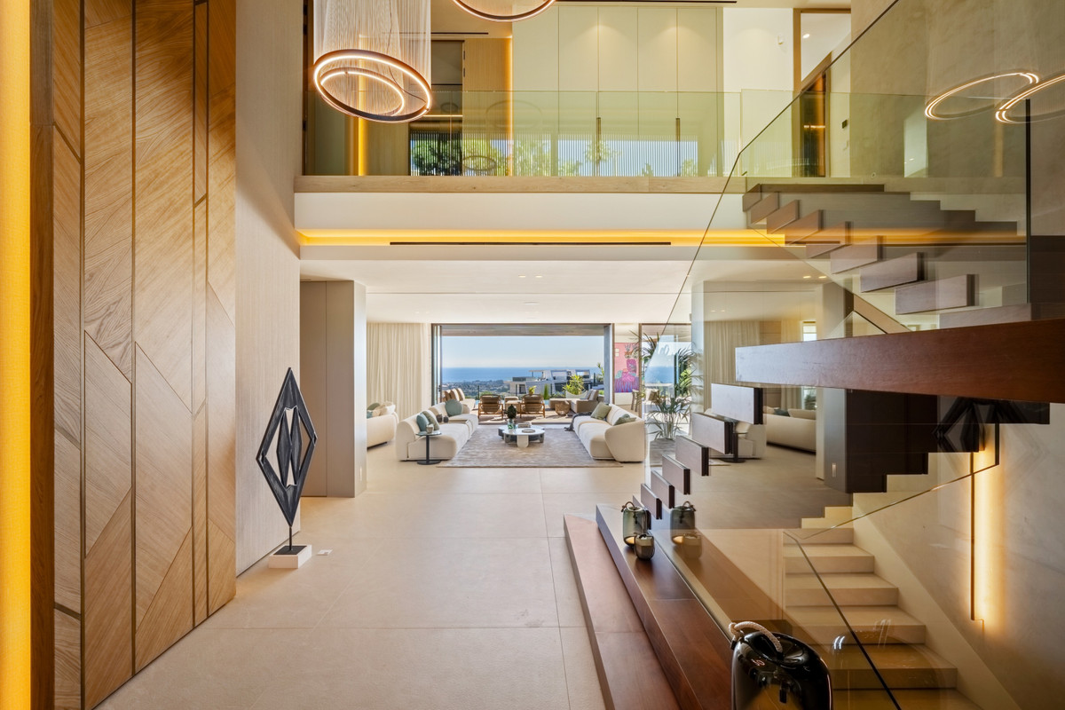 Villa de Lujo en Benahavís: Vistas y Exclusividad, Villa de lujo en Benahavís, La Quinta. Vistas panorámicas al mar y montaña. Diseño exclusivo, 5 dorm, piscina privada. Seguridad 24h. Cerca de Puerto Banús. Viv