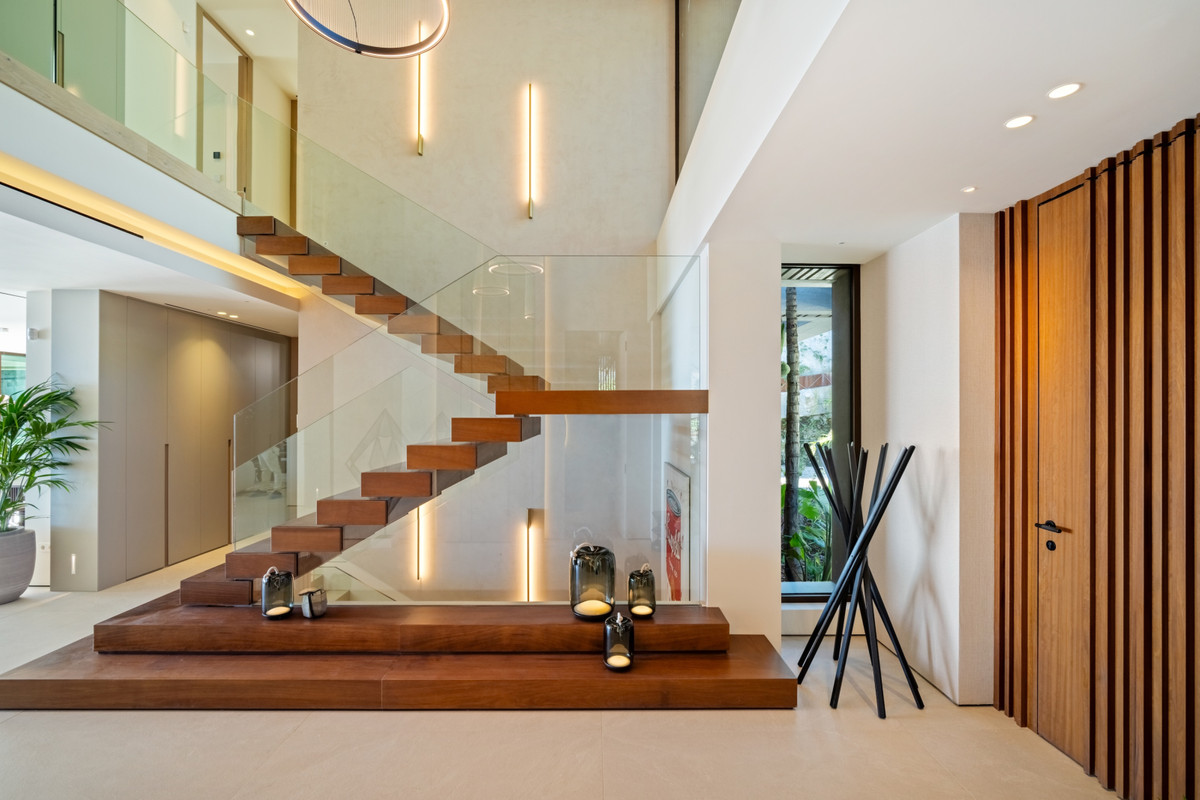 Villa de Lujo en Benahavís: Vistas y Exclusividad, Villa de lujo en Benahavís, La Quinta. Vistas panorámicas al mar y montaña. Diseño exclusivo, 5 dorm, piscina privada. Seguridad 24h. Cerca de Puerto Banús. Viv