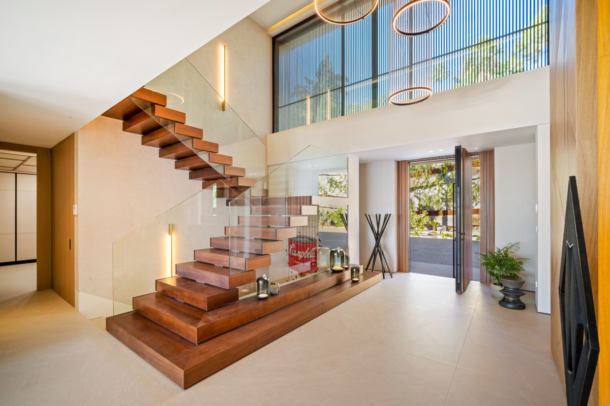 Villa de Lujo en Benahavís: Vistas y Exclusividad, Villa de lujo en Benahavís, La Quinta. Vistas panorámicas al mar y montaña. Diseño exclusivo, 5 dorm, piscina privada. Seguridad 24h. Cerca de Puerto Banús. Viv