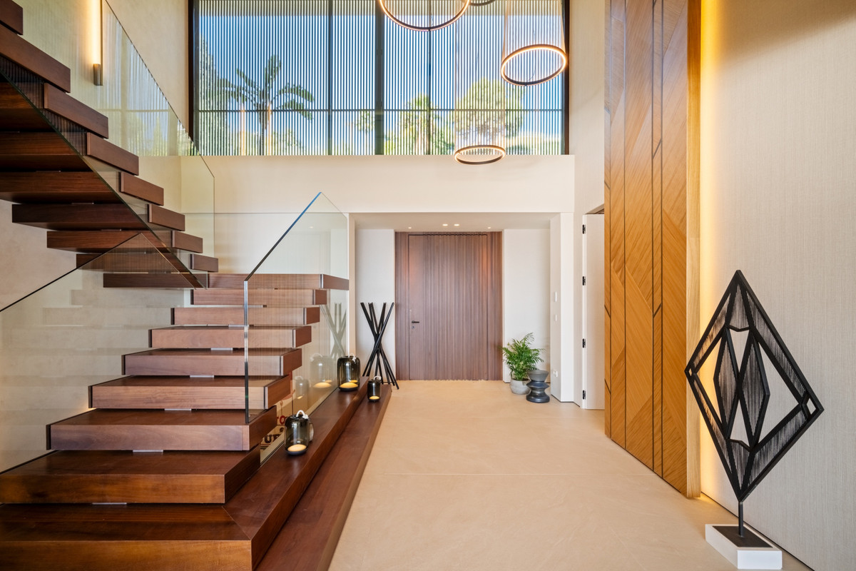 Villa de Lujo en Benahavís: Vistas y Exclusividad, Villa de lujo en Benahavís, La Quinta. Vistas panorámicas al mar y montaña. Diseño exclusivo, 5 dorm, piscina privada. Seguridad 24h. Cerca de Puerto Banús. Viv