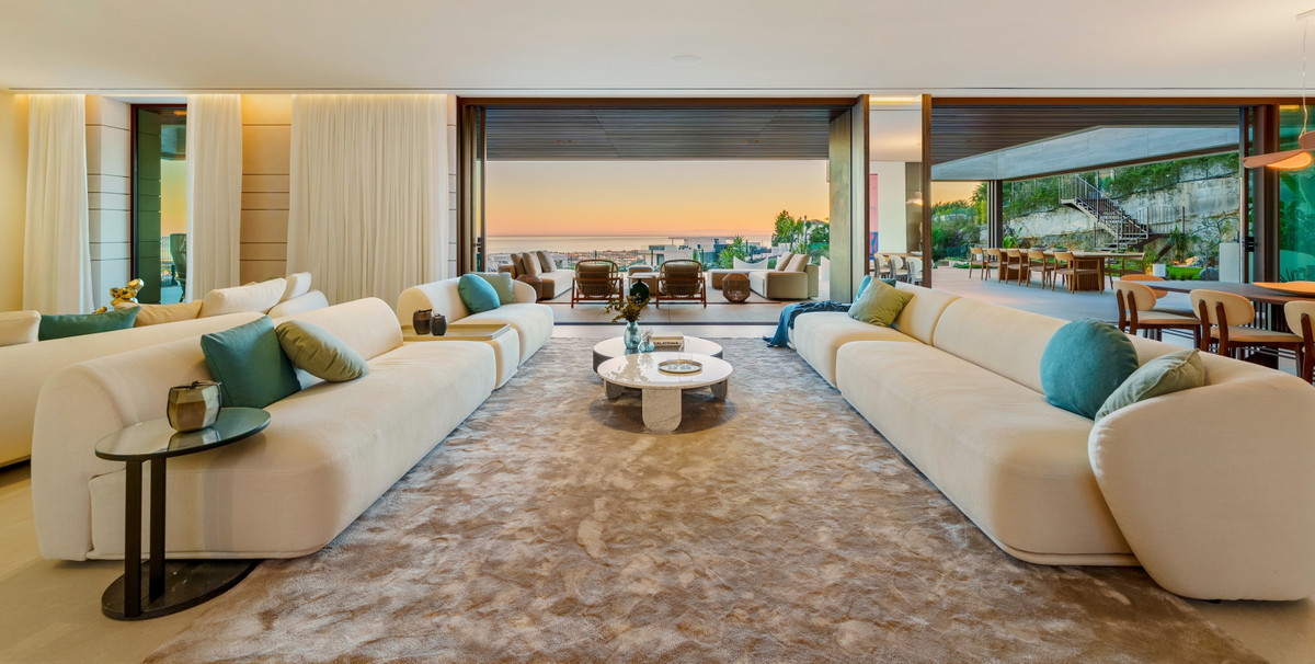 Villa de Lujo en Benahavís: Vistas y Exclusividad, Villa de lujo en Benahavís, La Quinta. Vistas panorámicas al mar y montaña. Diseño exclusivo, 5 dorm, piscina privada. Seguridad 24h. Cerca de Puerto Banús. Viv