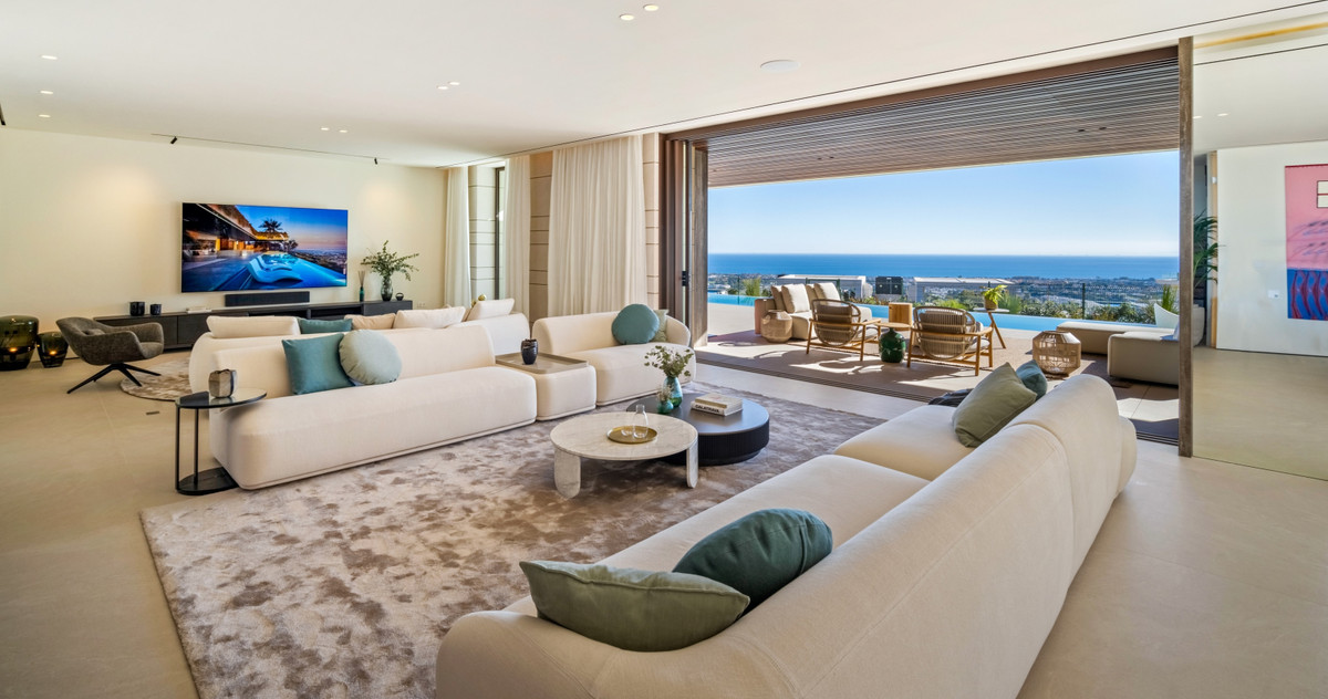 Villa de Lujo en Benahavís: Vistas y Exclusividad, Villa de lujo en Benahavís, La Quinta. Vistas panorámicas al mar y montaña. Diseño exclusivo, 5 dorm, piscina privada. Seguridad 24h. Cerca de Puerto Banús. Viv