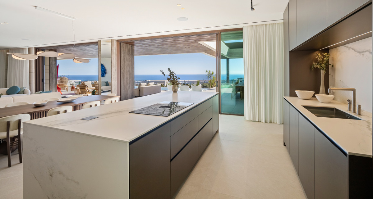 Villa de Lujo en Benahavís: Vistas y Exclusividad, Villa de lujo en Benahavís, La Quinta. Vistas panorámicas al mar y montaña. Diseño exclusivo, 5 dorm, piscina privada. Seguridad 24h. Cerca de Puerto Banús. Viv