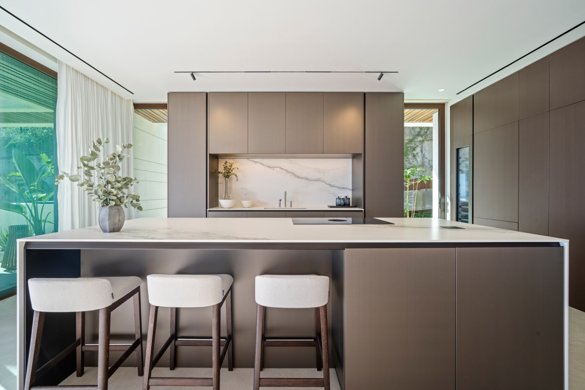 Villa de Lujo en Benahavís: Vistas y Exclusividad, Villa de lujo en Benahavís, La Quinta. Vistas panorámicas al mar y montaña. Diseño exclusivo, 5 dorm, piscina privada. Seguridad 24h. Cerca de Puerto Banús. Viv