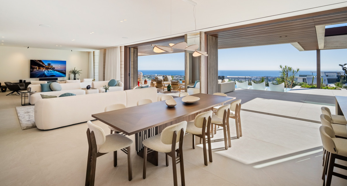 Villa de Lujo en Benahavís: Vistas y Exclusividad, Villa de lujo en Benahavís, La Quinta. Vistas panorámicas al mar y montaña. Diseño exclusivo, 5 dorm, piscina privada. Seguridad 24h. Cerca de Puerto Banús. Viv