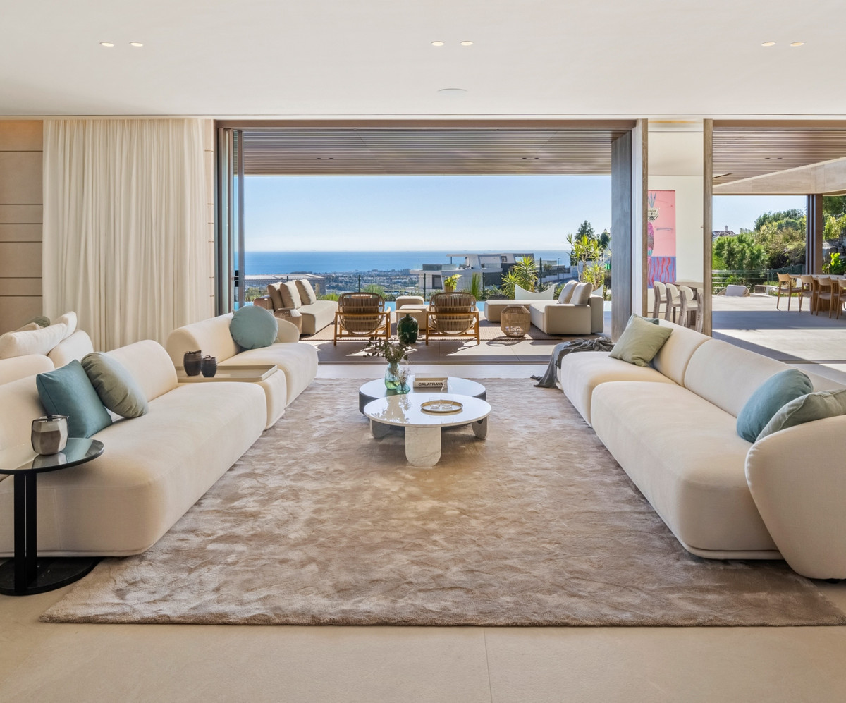 Villa de Lujo en Benahavís: Vistas y Exclusividad, Villa de lujo en Benahavís, La Quinta. Vistas panorámicas al mar y montaña. Diseño exclusivo, 5 dorm, piscina privada. Seguridad 24h. Cerca de Puerto Banús. Viv