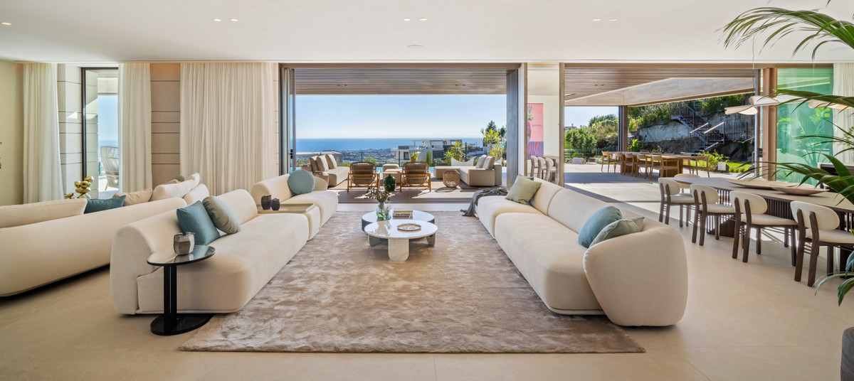 Villa de Lujo en Benahavís: Vistas y Exclusividad, Villa de lujo en Benahavís, La Quinta. Vistas panorámicas al mar y montaña. Diseño exclusivo, 5 dorm, piscina privada. Seguridad 24h. Cerca de Puerto Banús. Viv