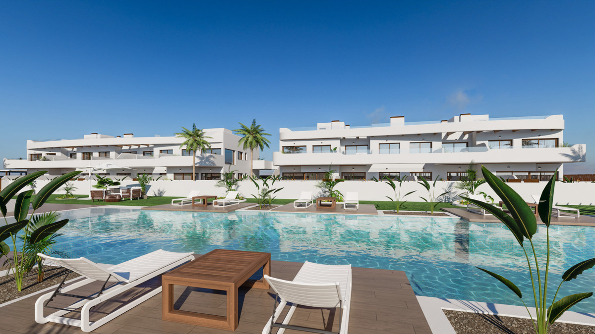 Exclusivo Apartamento con Vistas Golf y Mar Menor, Descubre este lujoso apartamento de 3 dorm. en nueva promoción en Los Alcázares, Murcia. Vistas al golf y Mar Menor. Cerca de playas y aeropuertos. ¡Tu sueño me