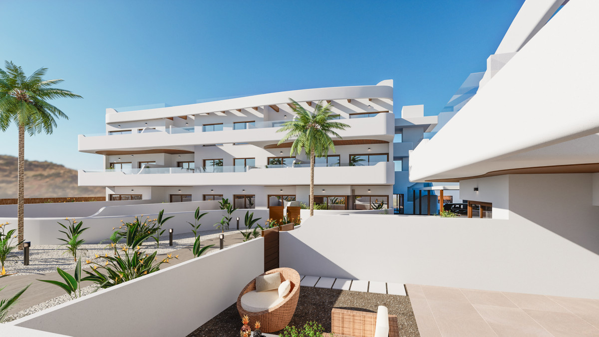Exclusivo Apartamento con Vistas Golf y Mar Menor, Descubre este lujoso apartamento de 3 dorm. en nueva promoción en Los Alcázares, Murcia. Vistas al golf y Mar Menor. Cerca de playas y aeropuertos. ¡Tu sueño me