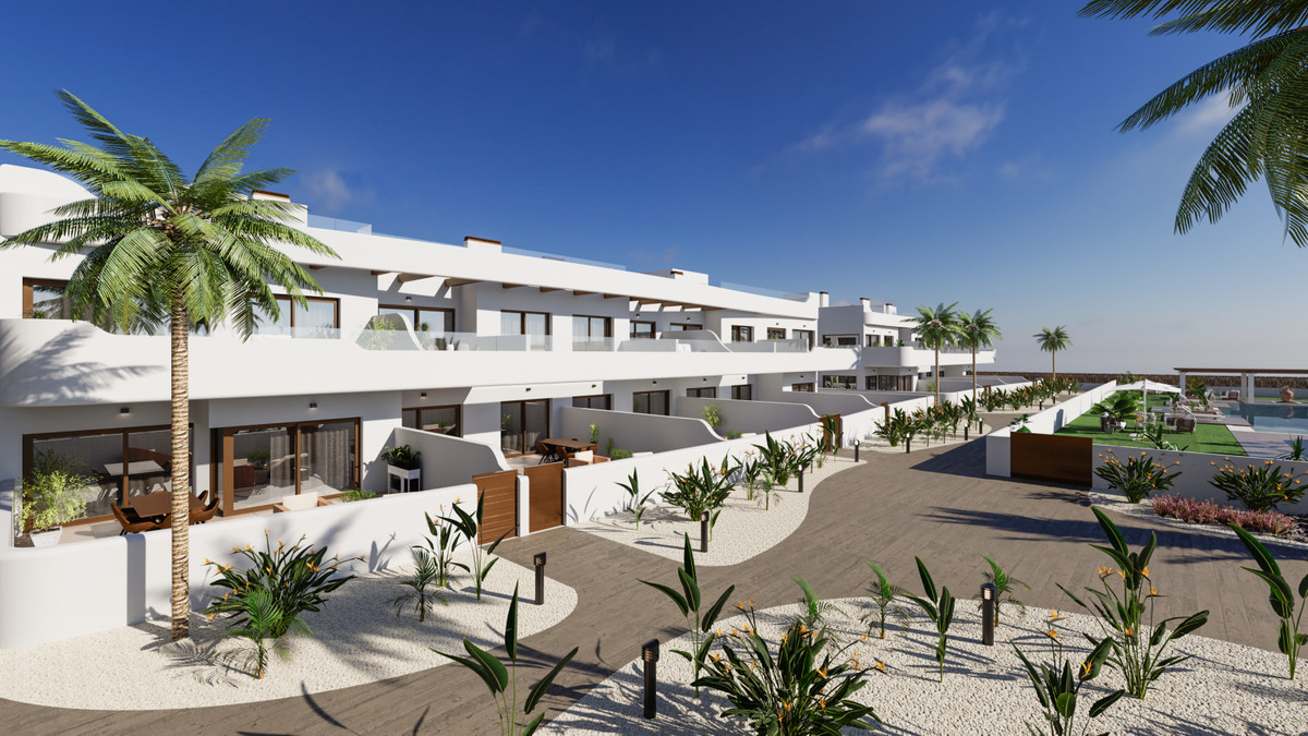 Exclusivo Apartamento con Vistas Golf y Mar Menor, Descubre este lujoso apartamento de 3 dorm. en nueva promoción en Los Alcázares, Murcia. Vistas al golf y Mar Menor. Cerca de playas y aeropuertos. ¡Tu sueño me