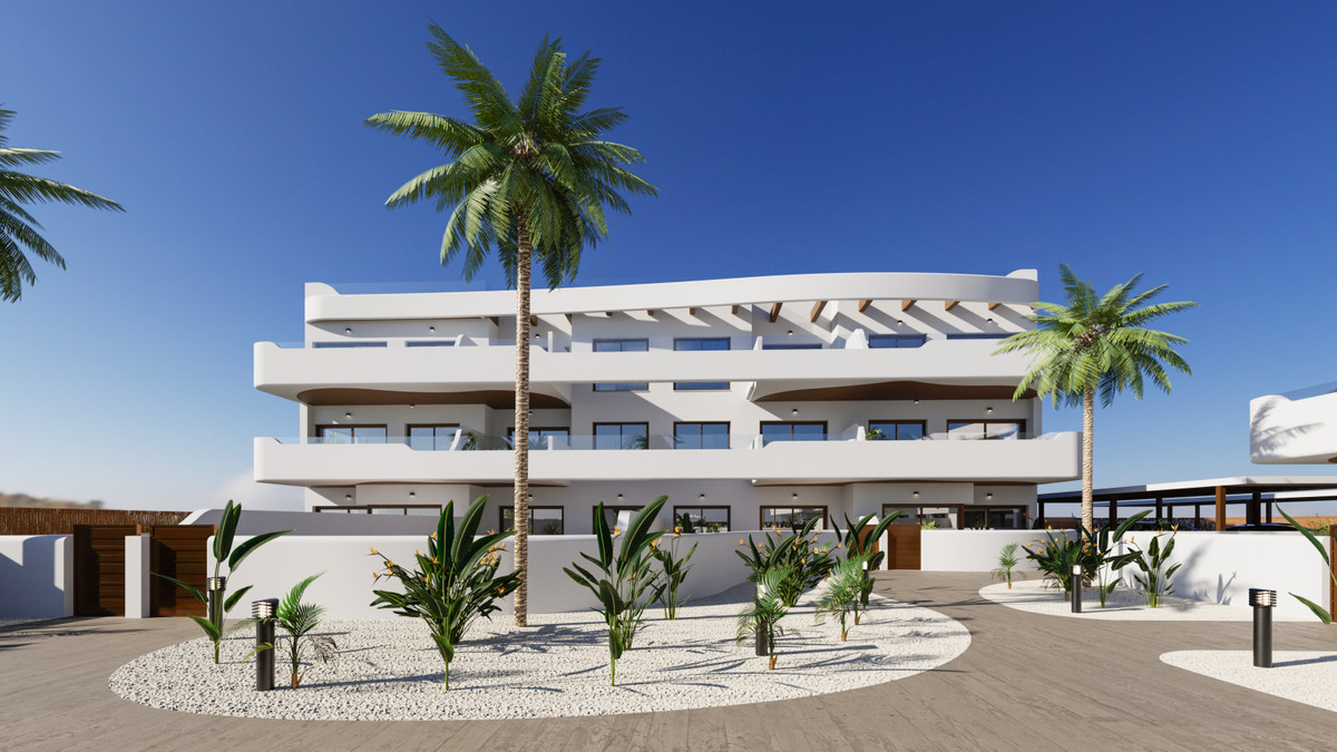 Exclusivo Apartamento con Vistas Golf y Mar Menor, Descubre este lujoso apartamento de 3 dorm. en nueva promoción en Los Alcázares, Murcia. Vistas al golf y Mar Menor. Cerca de playas y aeropuertos. ¡Tu sueño me