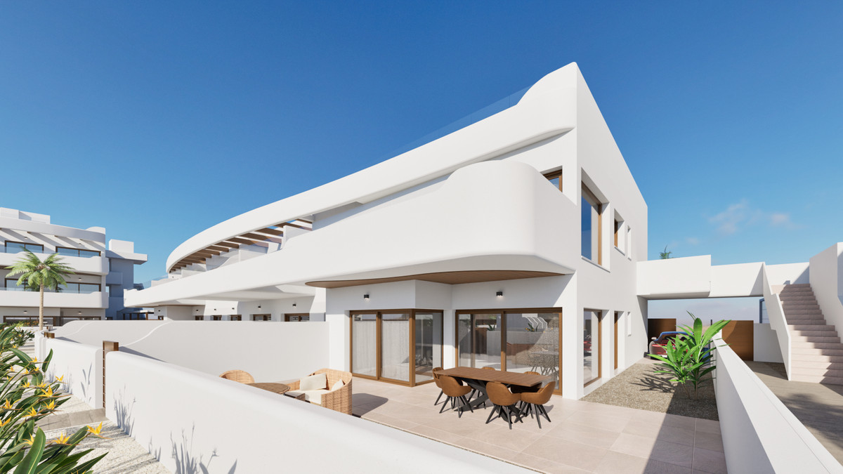 Exclusivo Apartamento con Vistas Golf y Mar Menor, Descubre este lujoso apartamento de 3 dorm. en nueva promoción en Los Alcázares, Murcia. Vistas al golf y Mar Menor. Cerca de playas y aeropuertos. ¡Tu sueño me