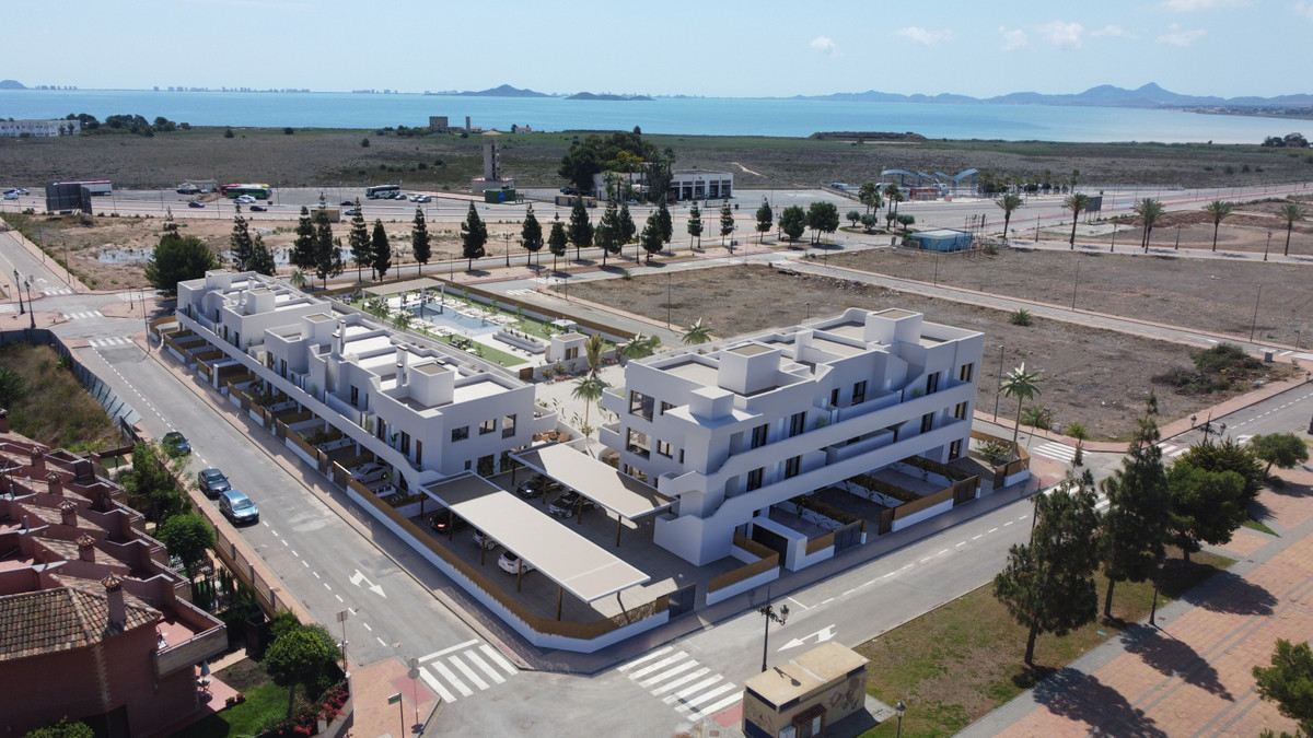 Exclusivo Apartamento con Vistas Golf y Mar Menor, Descubre este lujoso apartamento de 3 dorm. en nueva promoción en Los Alcázares, Murcia. Vistas al golf y Mar Menor. Cerca de playas y aeropuertos. ¡Tu sueño me