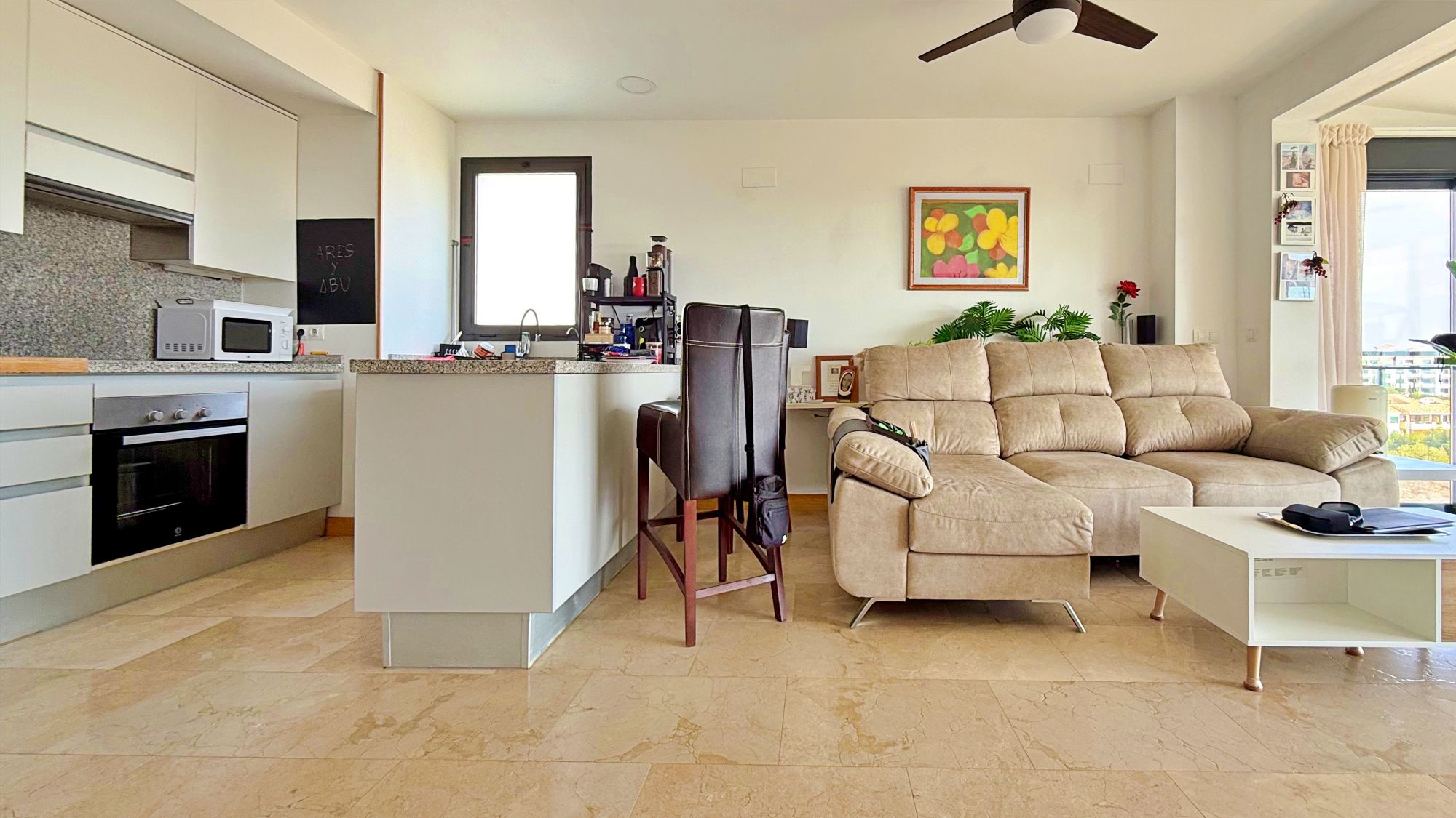 Ático Exclusivo en Campoamor: Vistas Panorámicas Mar y Naturaleza., Ático de lujo en Campoamor, Orihuela Costa. Disfrute de 2 dorm, 2 baños, terraza y solárium privado con vistas al mar. Ubicación privilegiada. ¡Su sueño mediter