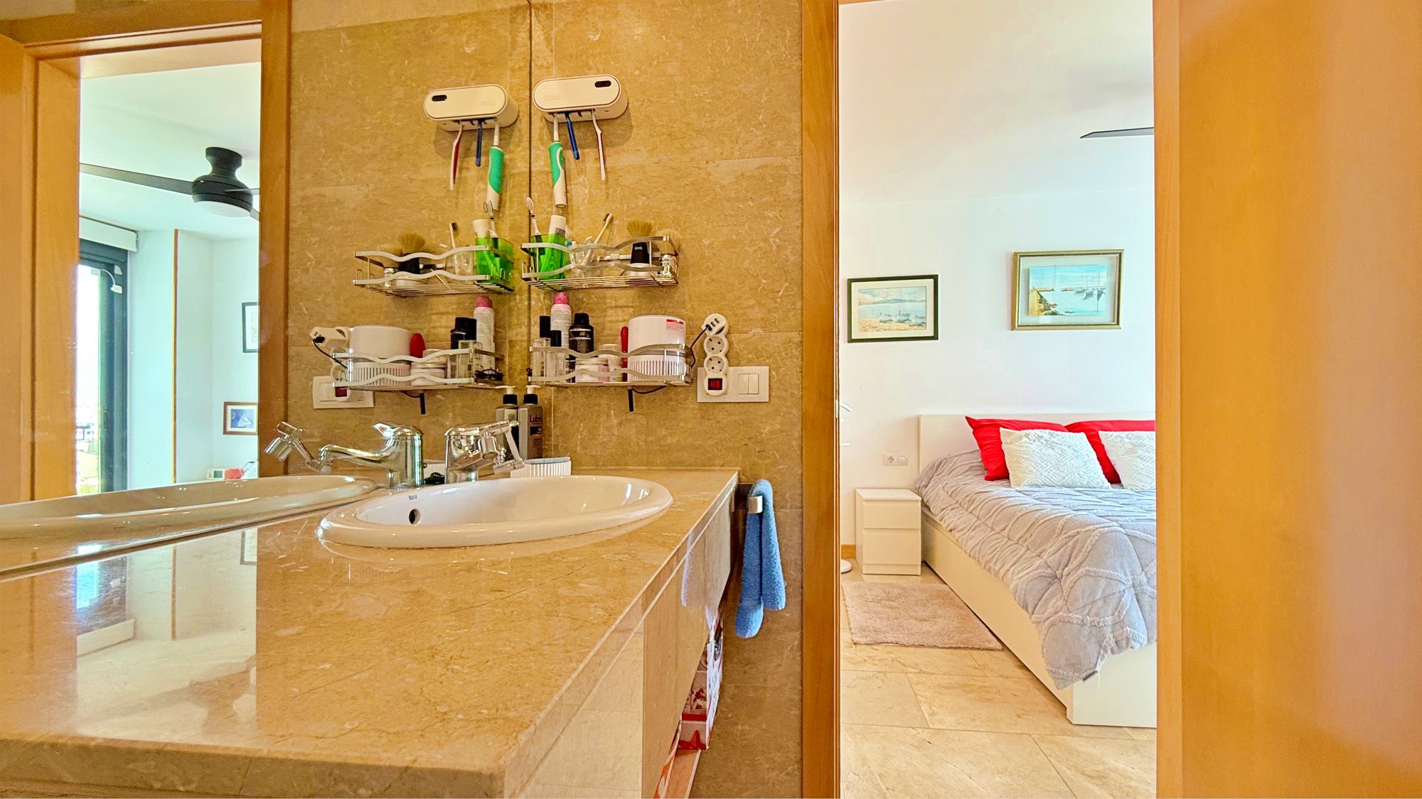 Ático Exclusivo en Campoamor: Vistas Panorámicas Mar y Naturaleza., Ático de lujo en Campoamor, Orihuela Costa. Disfrute de 2 dorm, 2 baños, terraza y solárium privado con vistas al mar. Ubicación privilegiada. ¡Su sueño mediter