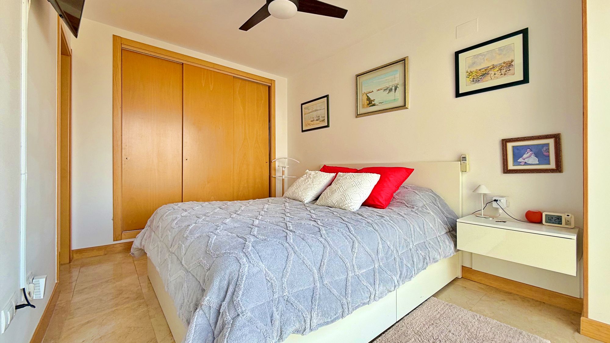 Ático Exclusivo en Campoamor: Vistas Panorámicas Mar y Naturaleza., Ático de lujo en Campoamor, Orihuela Costa. Disfrute de 2 dorm, 2 baños, terraza y solárium privado con vistas al mar. Ubicación privilegiada. ¡Su sueño mediter