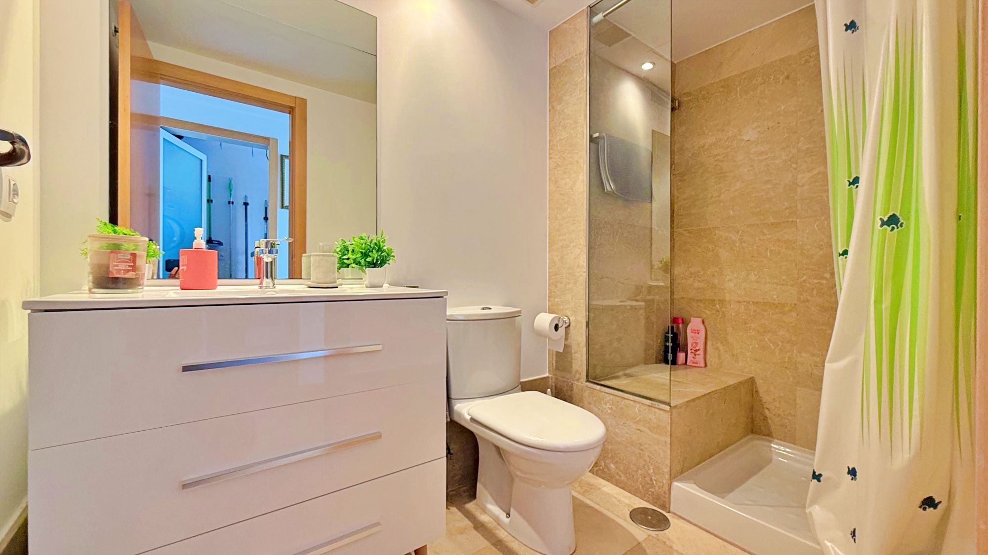 Ático Exclusivo en Campoamor: Vistas Panorámicas Mar y Naturaleza., Ático de lujo en Campoamor, Orihuela Costa. Disfrute de 2 dorm, 2 baños, terraza y solárium privado con vistas al mar. Ubicación privilegiada. ¡Su sueño mediter
