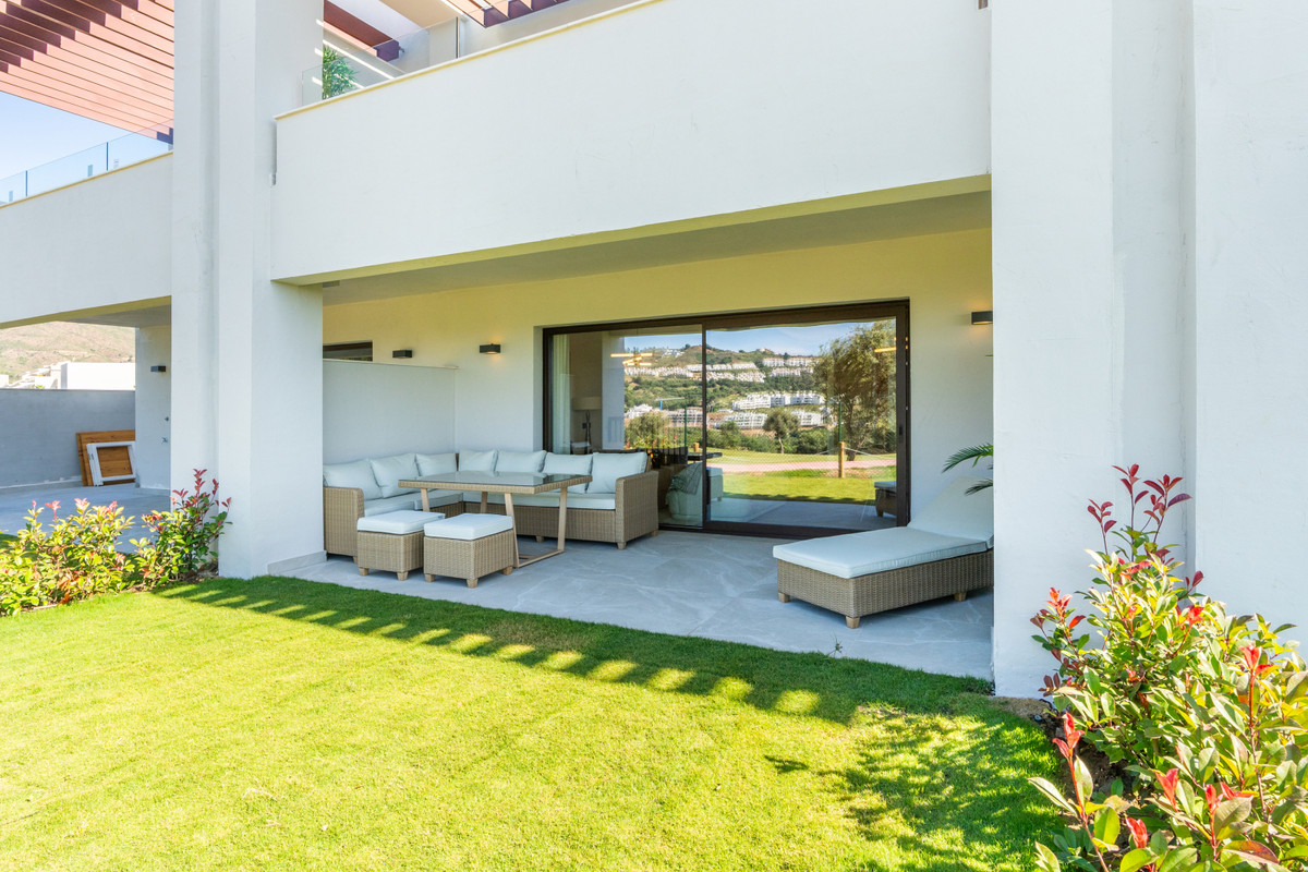 Mijas: Adosado Frontline Golf con Vistas Únicas, Lujosos adosados en primera línea de golf en La Cala Resort, Mijas. Vistas panorámicas, piscina, jardines. 3 dormitorios, Clase A. Acceso a servicios premium. ¡