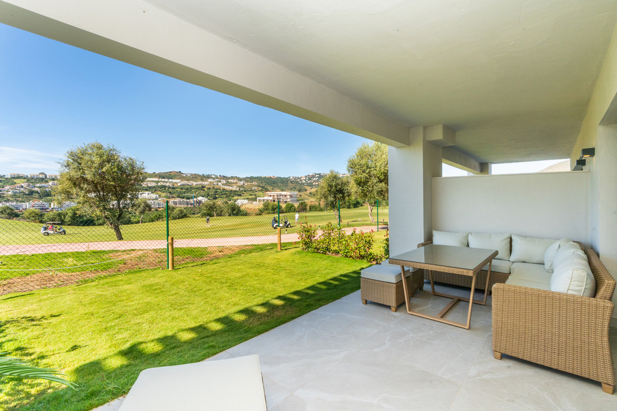 Mijas: Adosado Frontline Golf con Vistas Únicas, Lujosos adosados en primera línea de golf en La Cala Resort, Mijas. Vistas panorámicas, piscina, jardines. 3 dormitorios, Clase A. Acceso a servicios premium. ¡