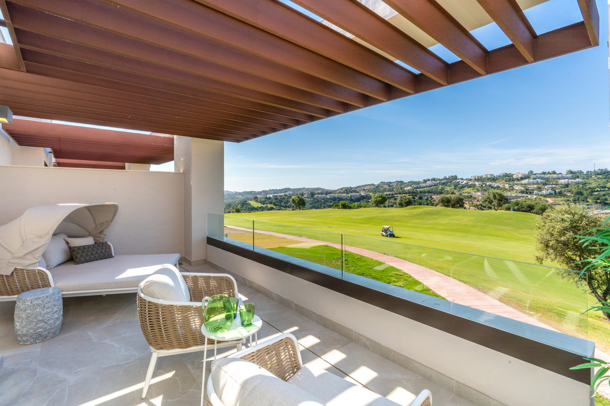 Mijas: Adosado Frontline Golf con Vistas Únicas, Lujosos adosados en primera línea de golf en La Cala Resort, Mijas. Vistas panorámicas, piscina, jardines. 3 dormitorios, Clase A. Acceso a servicios premium. ¡
