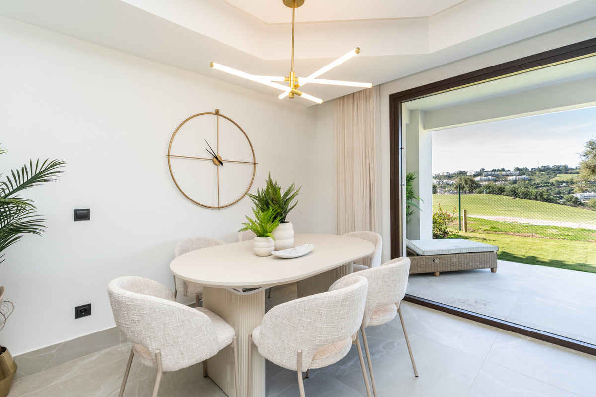 Mijas: Adosado Frontline Golf con Vistas Únicas, Lujosos adosados en primera línea de golf en La Cala Resort, Mijas. Vistas panorámicas, piscina, jardines. 3 dormitorios, Clase A. Acceso a servicios premium. ¡