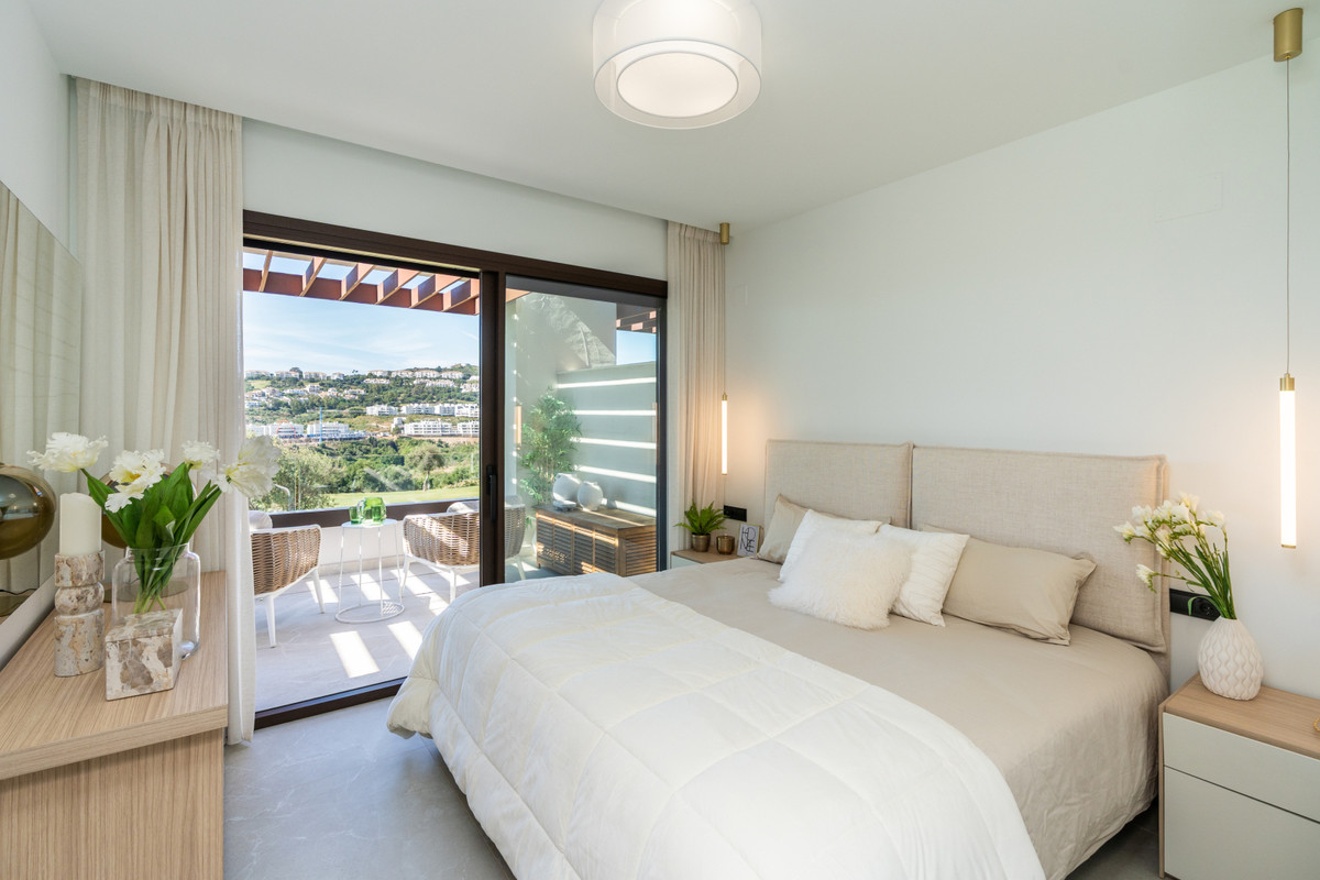 Mijas: Adosado Frontline Golf con Vistas Únicas, Lujosos adosados en primera línea de golf en La Cala Resort, Mijas. Vistas panorámicas, piscina, jardines. 3 dormitorios, Clase A. Acceso a servicios premium. ¡
