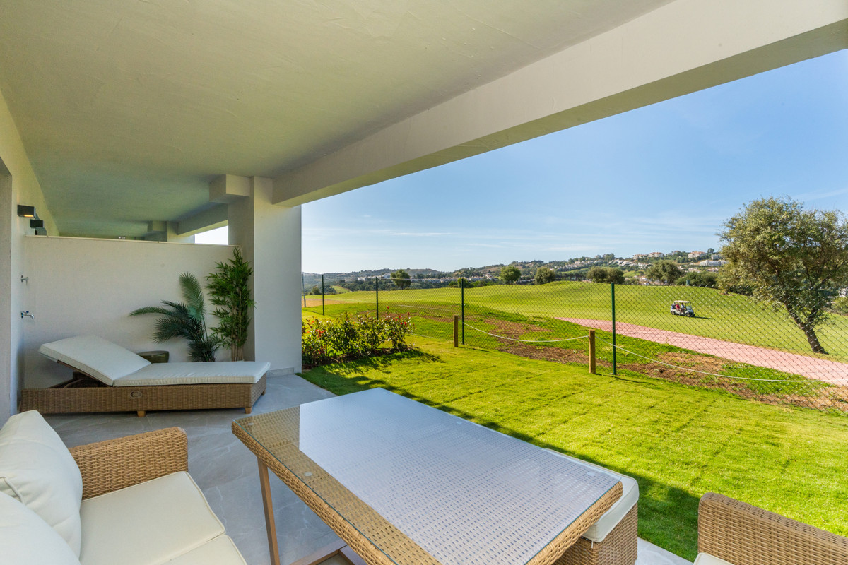 Mijas: Adosado Frontline Golf con Vistas Únicas, Lujosos adosados en primera línea de golf en La Cala Resort, Mijas. Vistas panorámicas, piscina, jardines. 3 dormitorios, Clase A. Acceso a servicios premium. ¡