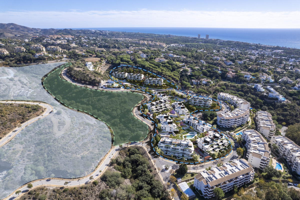 Marbella Este: Dúplex de Lujo con Vistas y Zen, Descubre dúplex de lujo en Marbella Este, Elviria Hill. Disfruta diseño moderno, vistas, piscinas, gimnasio y co-working. Cerca de playas, golf y servicios. Tu