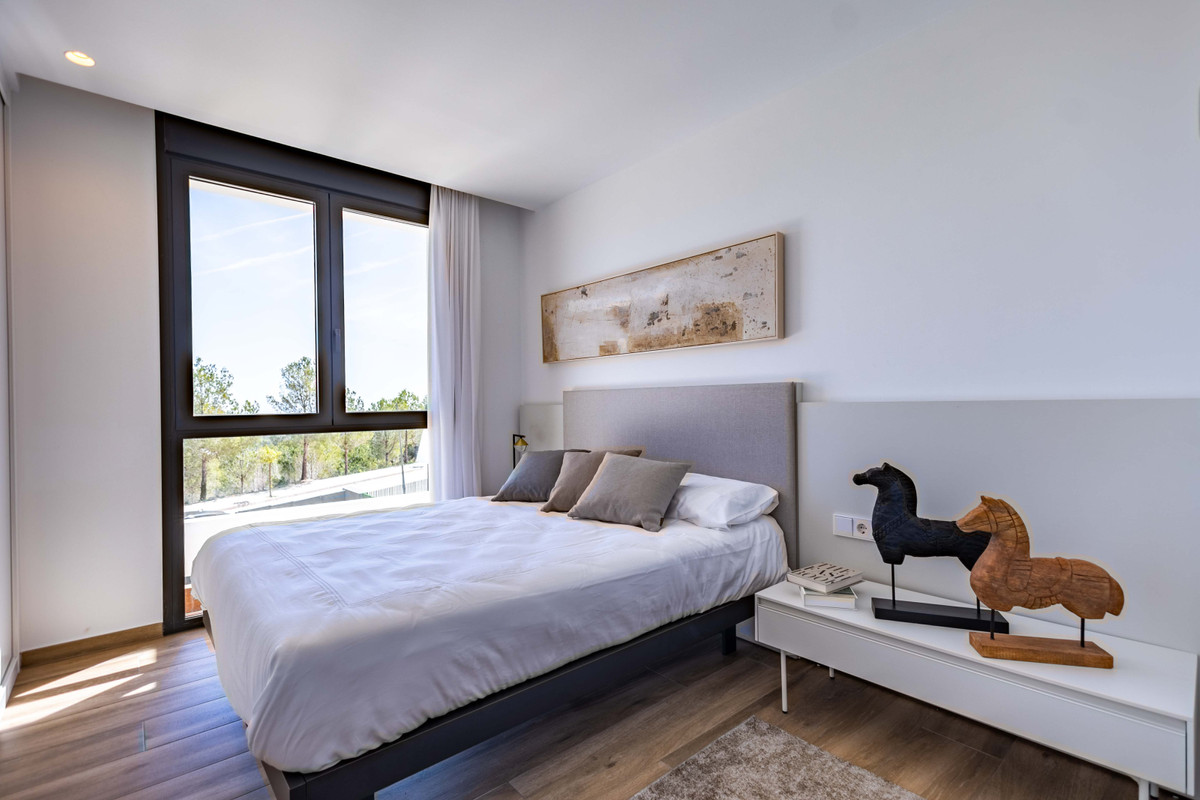 Villa de Ensueño en Polop: Vistas Mar y Montaña, Descubre villa de lujo 3D en Polop, Alicante (Costa Blanca). Vistas panorámicas Altea/montañas. Terrazas, opción piscina. Cocina equipada. ¡Tu vida mediterránea
