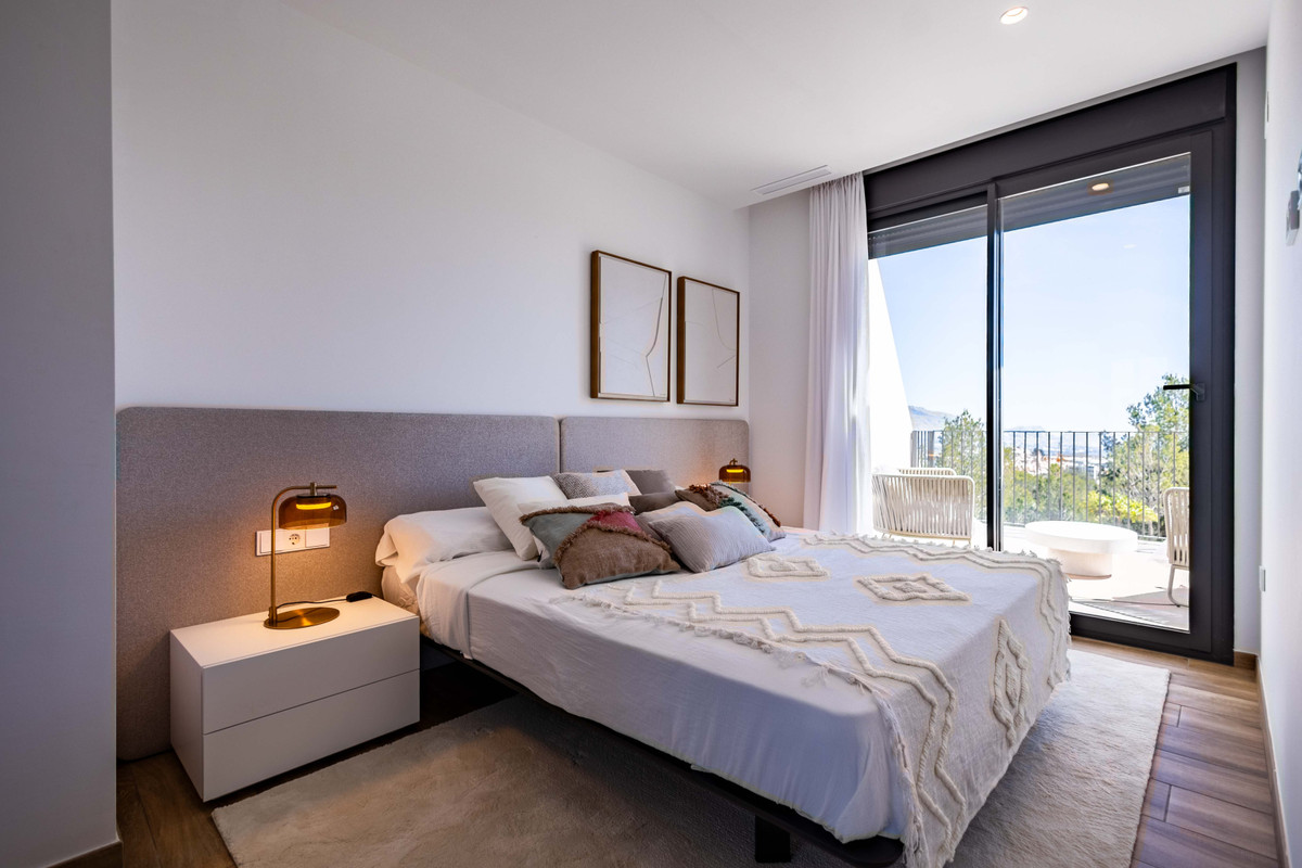 Villa de Ensueño en Polop: Vistas Mar y Montaña, Descubre villa de lujo 3D en Polop, Alicante (Costa Blanca). Vistas panorámicas Altea/montañas. Terrazas, opción piscina. Cocina equipada. ¡Tu vida mediterránea