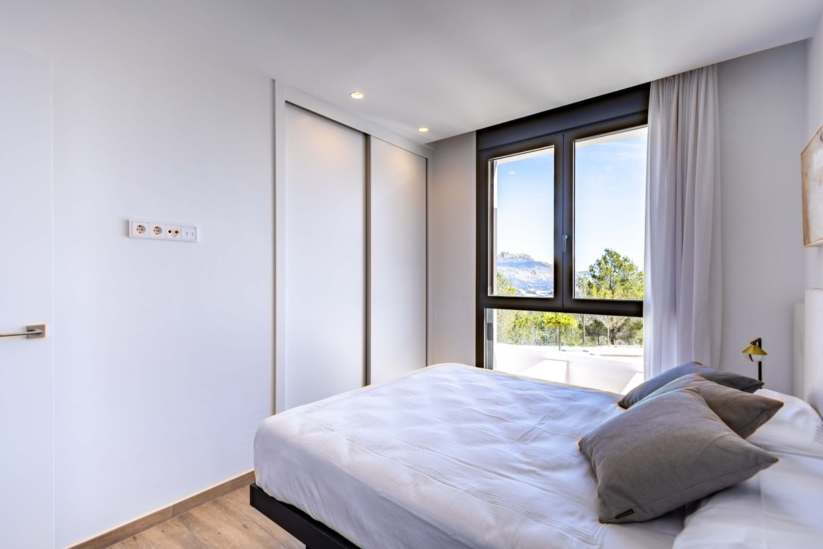Villa de Ensueño en Polop: Vistas Mar y Montaña, Descubre villa de lujo 3D en Polop, Alicante (Costa Blanca). Vistas panorámicas Altea/montañas. Terrazas, opción piscina. Cocina equipada. ¡Tu vida mediterránea