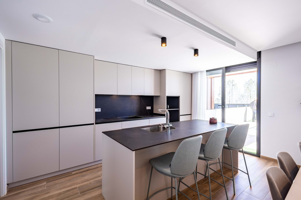 Villa de Ensueño en Polop: Vistas Mar y Montaña, Descubre villa de lujo 3D en Polop, Alicante (Costa Blanca). Vistas panorámicas Altea/montañas. Terrazas, opción piscina. Cocina equipada. ¡Tu vida mediterránea