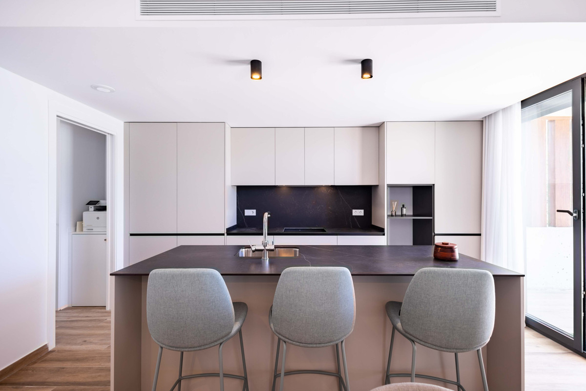 Villa de Ensueño en Polop: Vistas Mar y Montaña, Descubre villa de lujo 3D en Polop, Alicante (Costa Blanca). Vistas panorámicas Altea/montañas. Terrazas, opción piscina. Cocina equipada. ¡Tu vida mediterránea