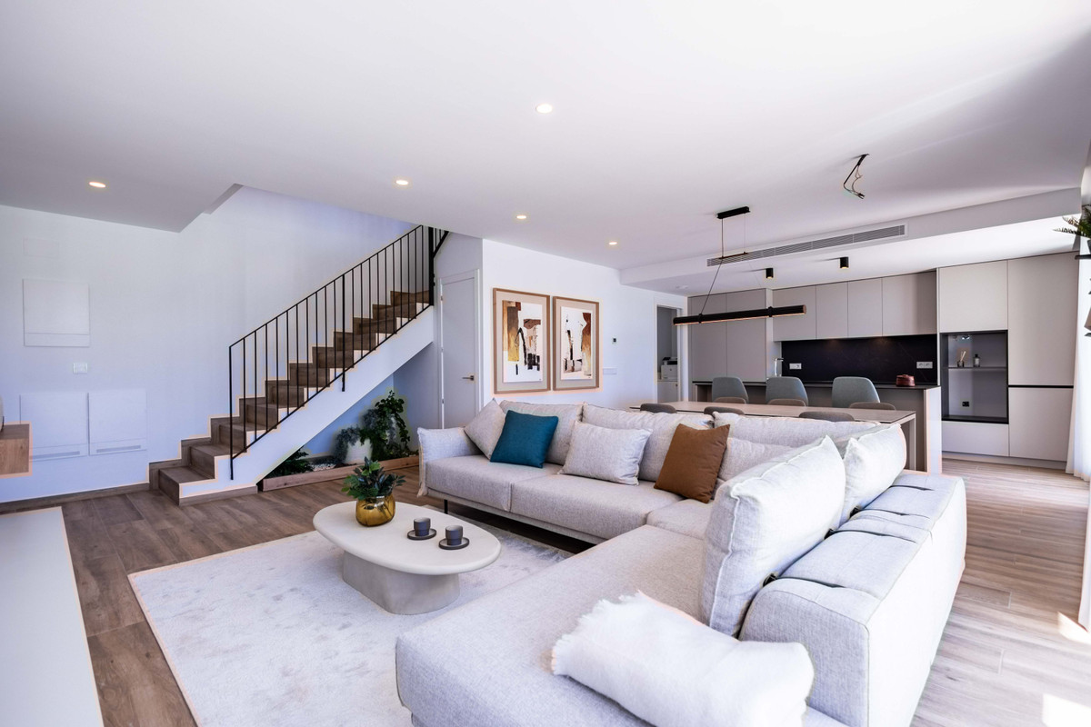 Villa de Ensueño en Polop: Vistas Mar y Montaña, Descubre villa de lujo 3D en Polop, Alicante (Costa Blanca). Vistas panorámicas Altea/montañas. Terrazas, opción piscina. Cocina equipada. ¡Tu vida mediterránea