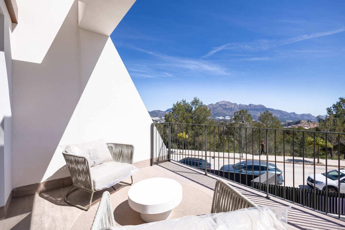 Villa de Ensueño en Polop: Vistas Mar y Montaña, Descubre villa de lujo 3D en Polop, Alicante (Costa Blanca). Vistas panorámicas Altea/montañas. Terrazas, opción piscina. Cocina equipada. ¡Tu vida mediterránea