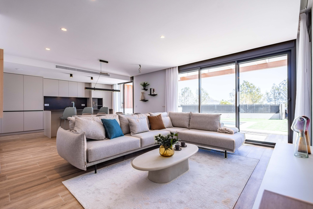 Villa de Ensueño en Polop: Vistas Mar y Montaña, Descubre villa de lujo 3D en Polop, Alicante (Costa Blanca). Vistas panorámicas Altea/montañas. Terrazas, opción piscina. Cocina equipada. ¡Tu vida mediterránea
