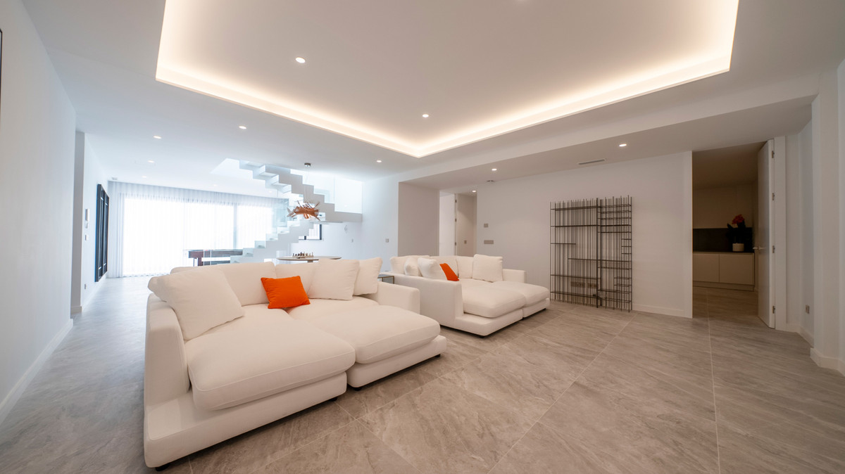 Finestrat: Lujo Exclusivo con Vistas Infinitas al Mar, Villa de lujo exclusiva en Finestrat, Alicante. Vistas al mar inigualables, skyline Benidorm, piscina infinity y 5 suites. Vive el sueño mediterráneo en Costa B