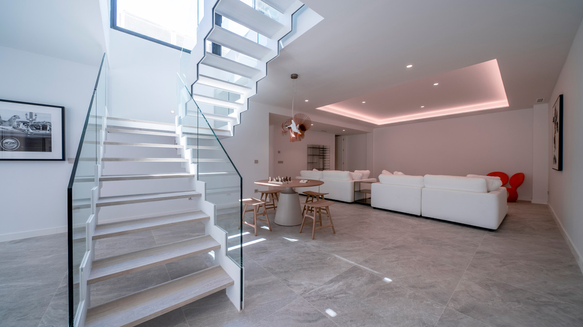 Finestrat: Lujo Exclusivo con Vistas Infinitas al Mar, Villa de lujo exclusiva en Finestrat, Alicante. Vistas al mar inigualables, skyline Benidorm, piscina infinity y 5 suites. Vive el sueño mediterráneo en Costa B