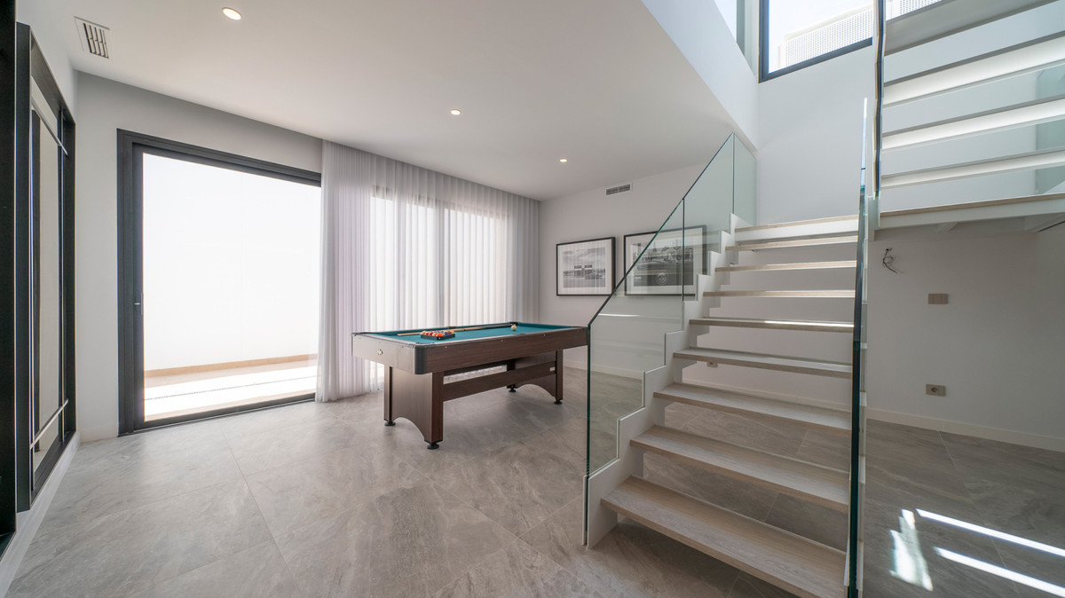 Finestrat: Lujo Exclusivo con Vistas Infinitas al Mar, Villa de lujo exclusiva en Finestrat, Alicante. Vistas al mar inigualables, skyline Benidorm, piscina infinity y 5 suites. Vive el sueño mediterráneo en Costa B