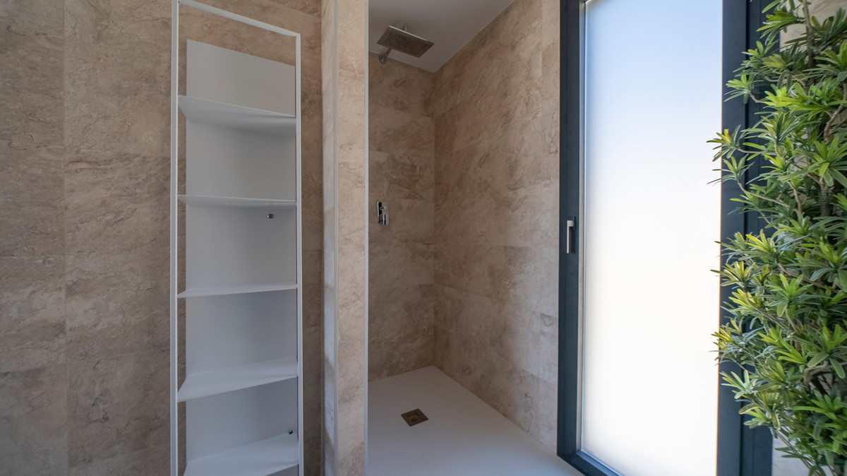 Finestrat: Lujo Exclusivo con Vistas Infinitas al Mar, Villa de lujo exclusiva en Finestrat, Alicante. Vistas al mar inigualables, skyline Benidorm, piscina infinity y 5 suites. Vive el sueño mediterráneo en Costa B