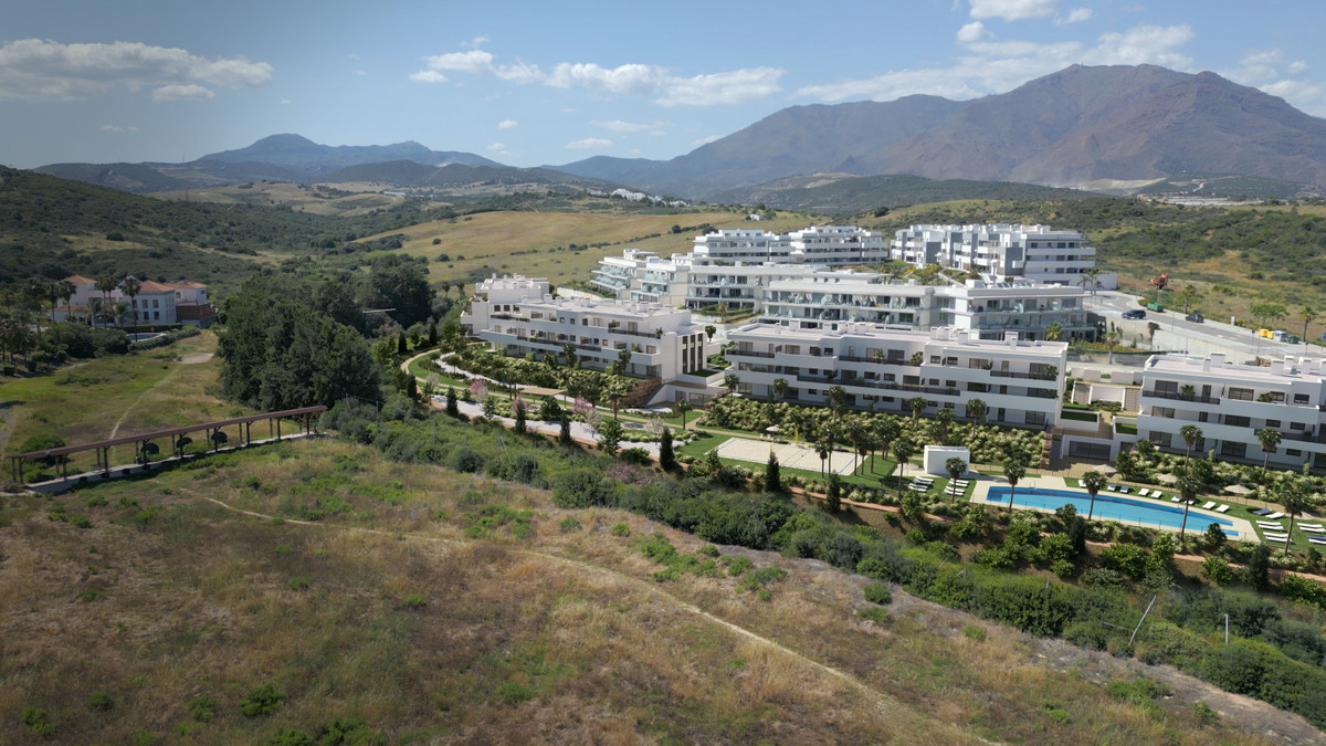 Vive Estepona: Apartamento Resort con Jardín, Descubre tu oasis en Estepona, Costa del Sol. Apartamento de lujo de 3 dorm. en nuevo complejo con zonas comunes resort: piscina, spa, co-working. Cerca de play