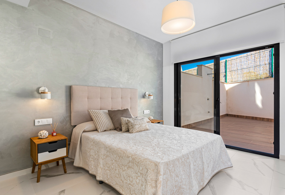 Villa en San Miguel: Vistas, Golf y Mar Cerca, Villas de lujo en San Miguel de Salinas, Alicante. Vistas, naturaleza y serenidad a 7km de playas Orihuela Costa. Cerca de golf y servicios. Villas personalizab