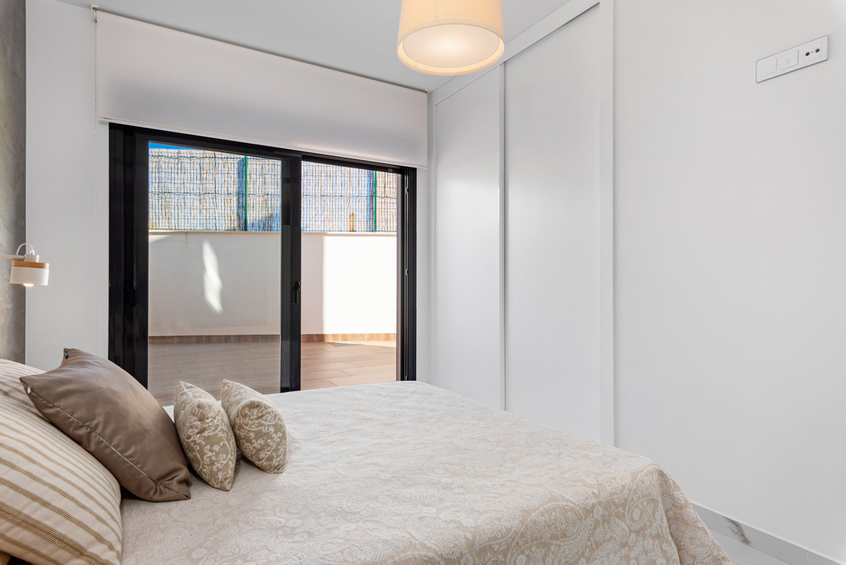 Villa en San Miguel: Vistas, Golf y Mar Cerca, Villas de lujo en San Miguel de Salinas, Alicante. Vistas, naturaleza y serenidad a 7km de playas Orihuela Costa. Cerca de golf y servicios. Villas personalizab
