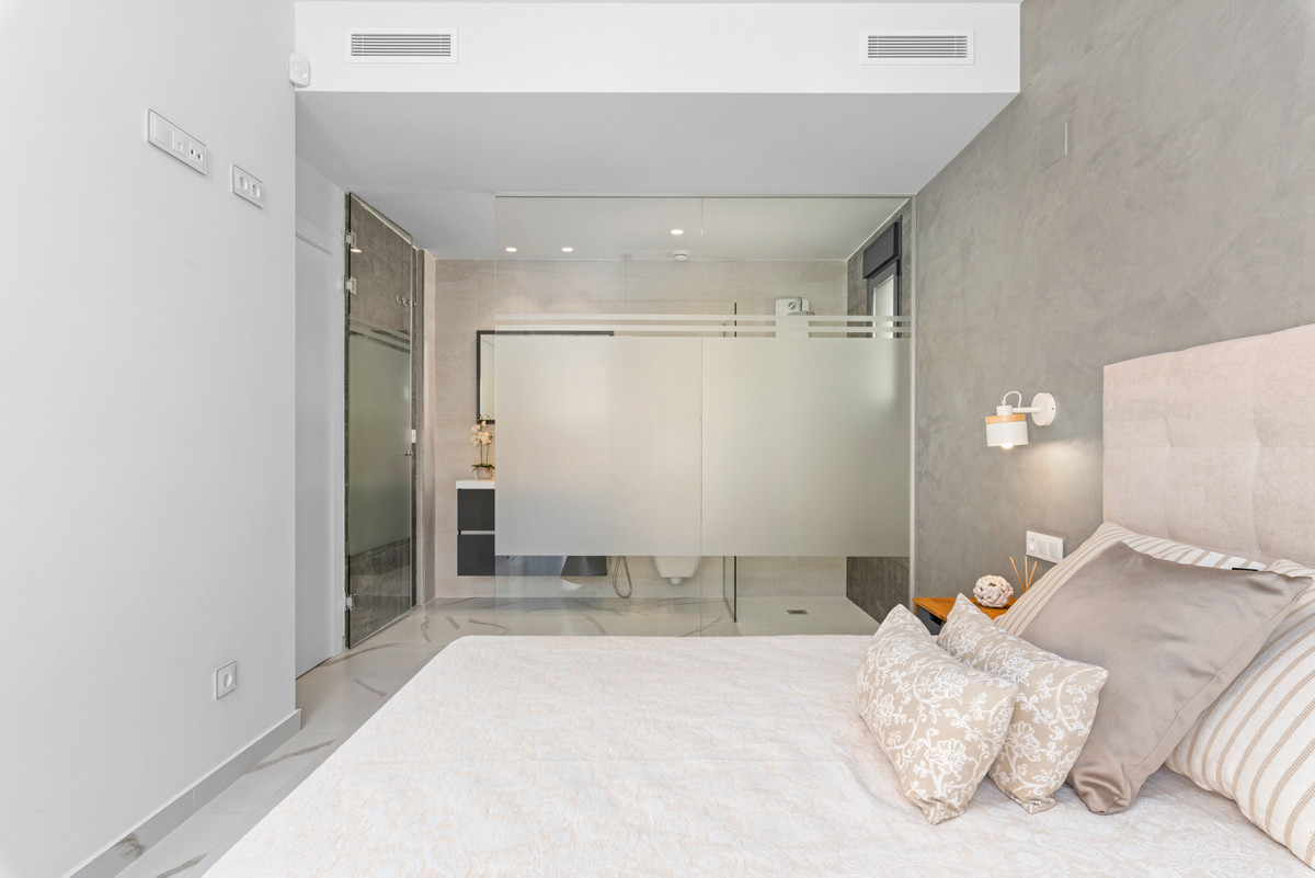 Villa en San Miguel: Vistas, Golf y Mar Cerca, Villas de lujo en San Miguel de Salinas, Alicante. Vistas, naturaleza y serenidad a 7km de playas Orihuela Costa. Cerca de golf y servicios. Villas personalizab
